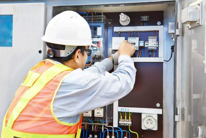 Expert en électricité pour entreprises Montréal